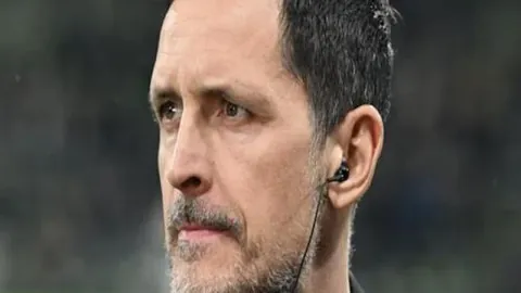 國足對抗韓國，鄧卓翔獲頒紀念戰衣